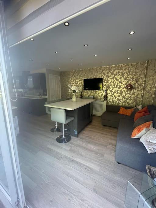Home In Wirral - Peaceful Contemporary Gem. Dış mekan fotoğraf